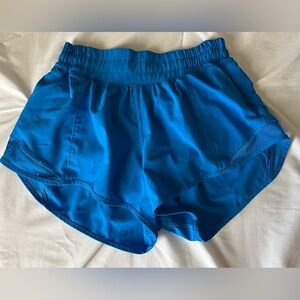 LULU LEMON HOTTY HOT 2.5 SHORTS